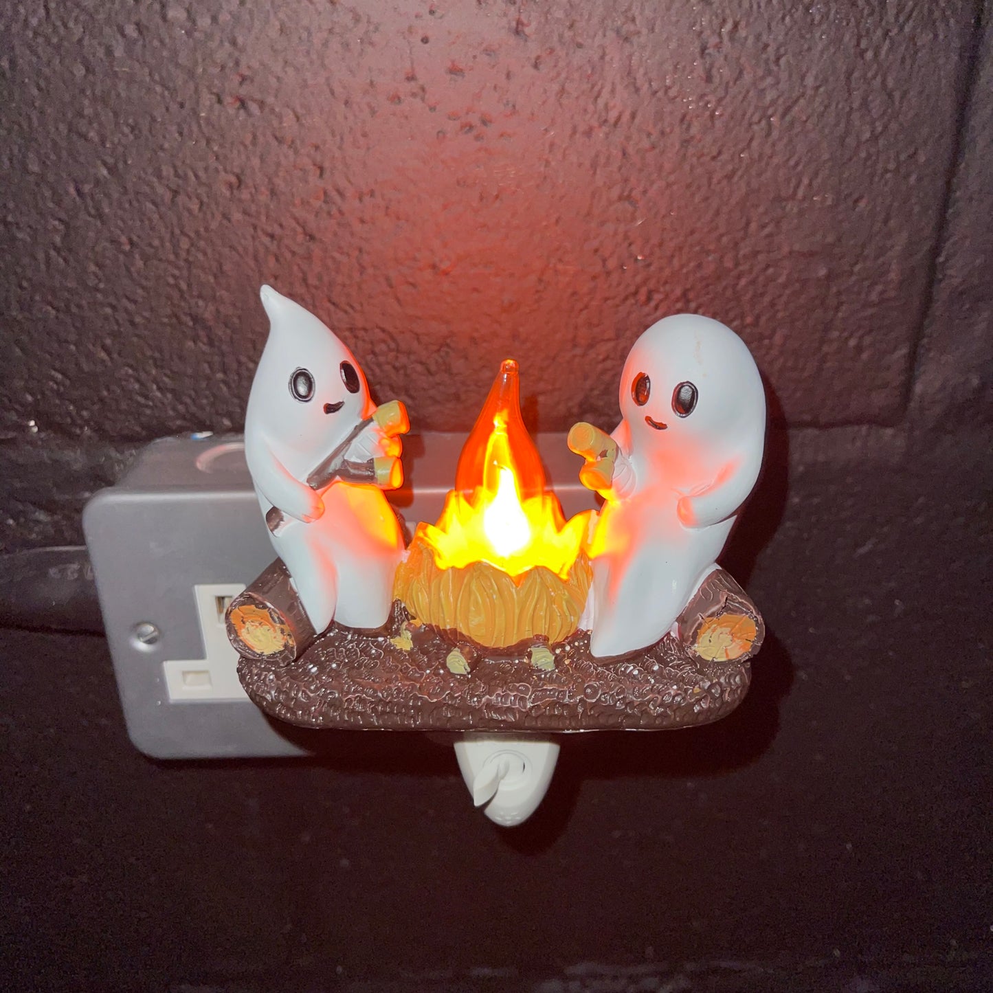 Spooky ghost campfire lamp