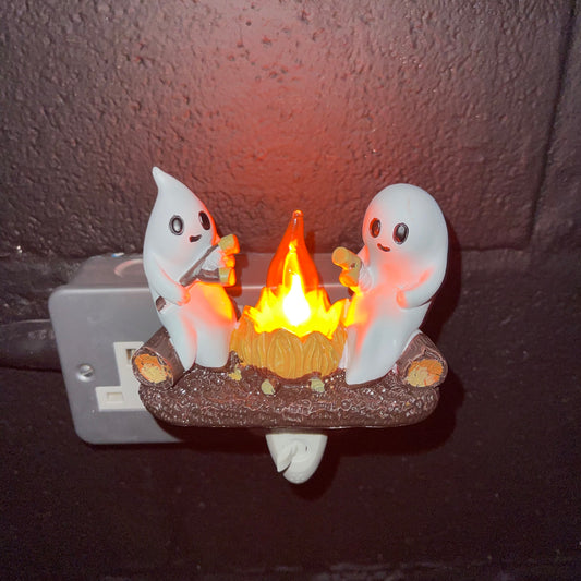 Spooky ghost campfire lamp